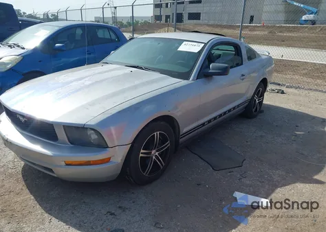 2005 Ford Mustang z USA, uszkodzony, nr VIN 1ZVFT80N355166743
